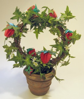 origami-strawberry-wreath.jpg